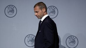 Ceferin: «Dei instruções à UEFA para guardar um minuto de silêncio em memória de Diego»
