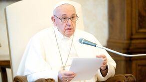 Papa Francisco lembra Maradona com carinho e oração 