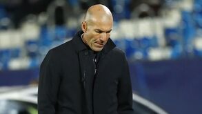 Zidane lamenta morte de Maradona: «Não tenho palavras. Estamos muito tristes com esta notícia»