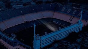 Homenagem do Boca: Bombonera às escuras apenas com a luz do camarote de Maradona acesa