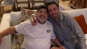 O duro comunicado do advogado de Maradona: «Ambulância demorou mais de meia hora, é uma idiotice criminal»
