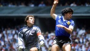 Árbitro que validou 'mão de Deus' de Maradona: «Segui o conselho do meu auxiliar»