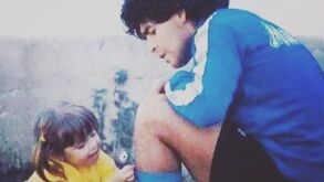 A emotiva mensagem da filha de Maradona: «Estou destruída. Vou defender-te toda a vida»