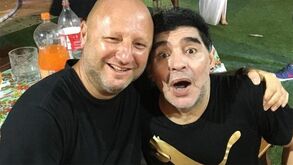 Amigo de infância de Maradona faz grave acusação a quem cuidava de El Pibe