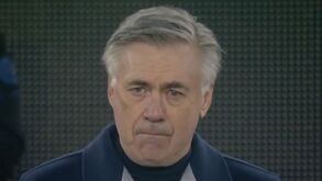 A sentida homenagem de Ancelotti a Maradona antes do Everton-Leeds