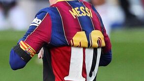 Homenagem de Messi a Maradona vale multa ao Barcelona
