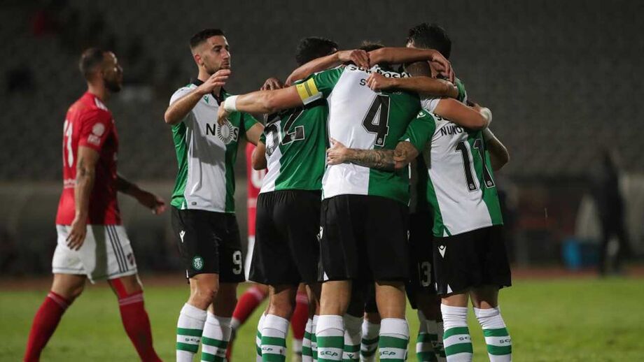Sporting aplica 'chapa 7' ao Sacavenense com final alucinante