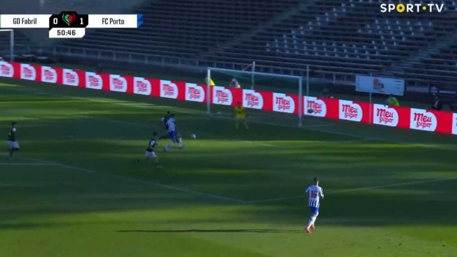 O multimedalhado Andri Ragettli publicou um vídeo nas redes sociais onde surge equipado a rigor