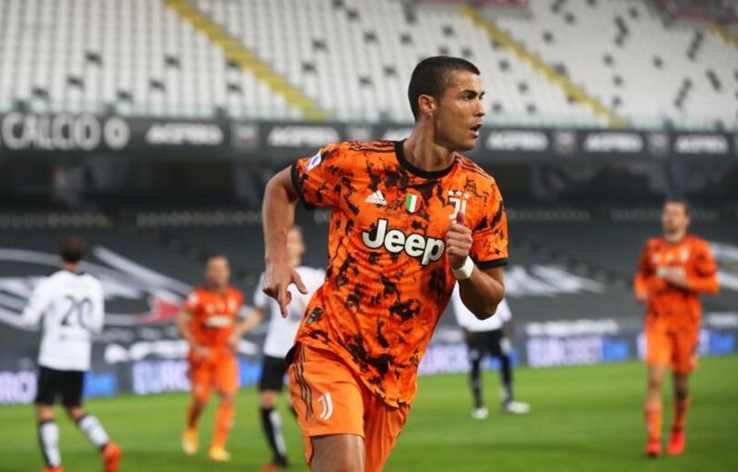 Futebol - Jogador português a atuar no estrangeiro: Cristiano Ronaldo