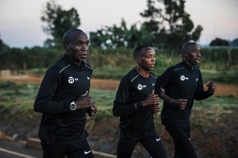 Eliud Kipchoge junta-se à Coros - Record Running - Jornal ...