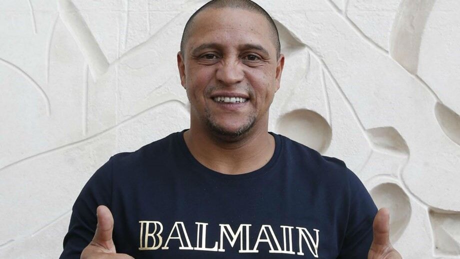 Roberto Carlos - O ex-internacional brasileiro é visitante assíduo dos Emirado Árabes Unidos, tendo marcado presença em vários eventos de caráter desportivo e muitas outras iniciativas na área.