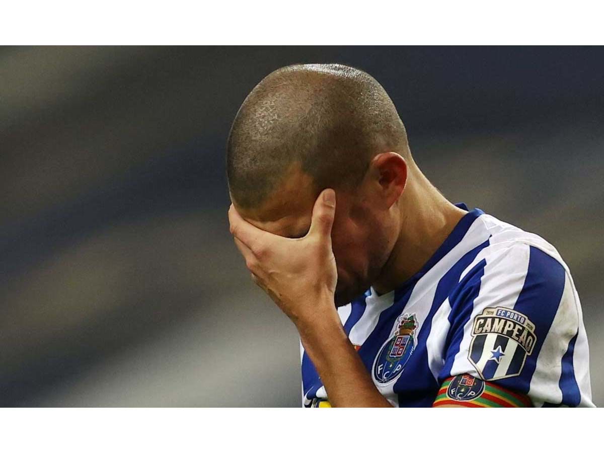 Enguiço por quebrar: Pepê em litígio com a baliza - FC Porto