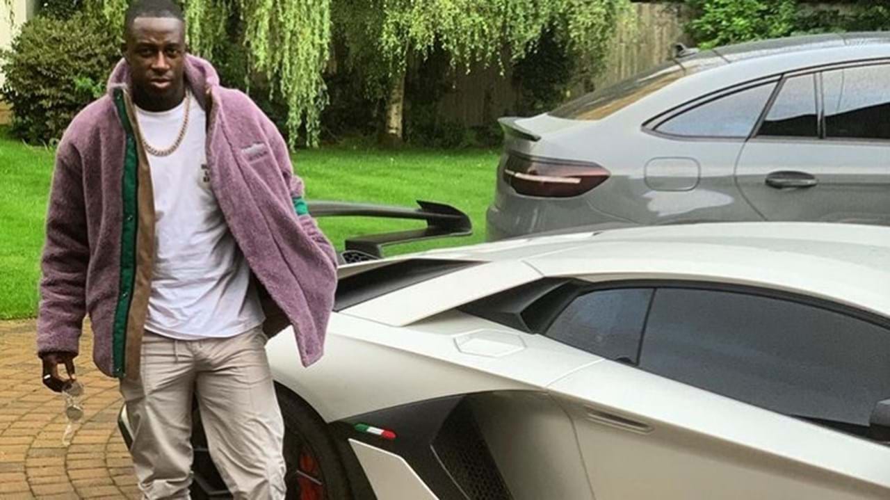 Lamborghini de 500 mil euros de Benjamin Mendy prestes a ser... destruído -  Man. City - Jornal Record