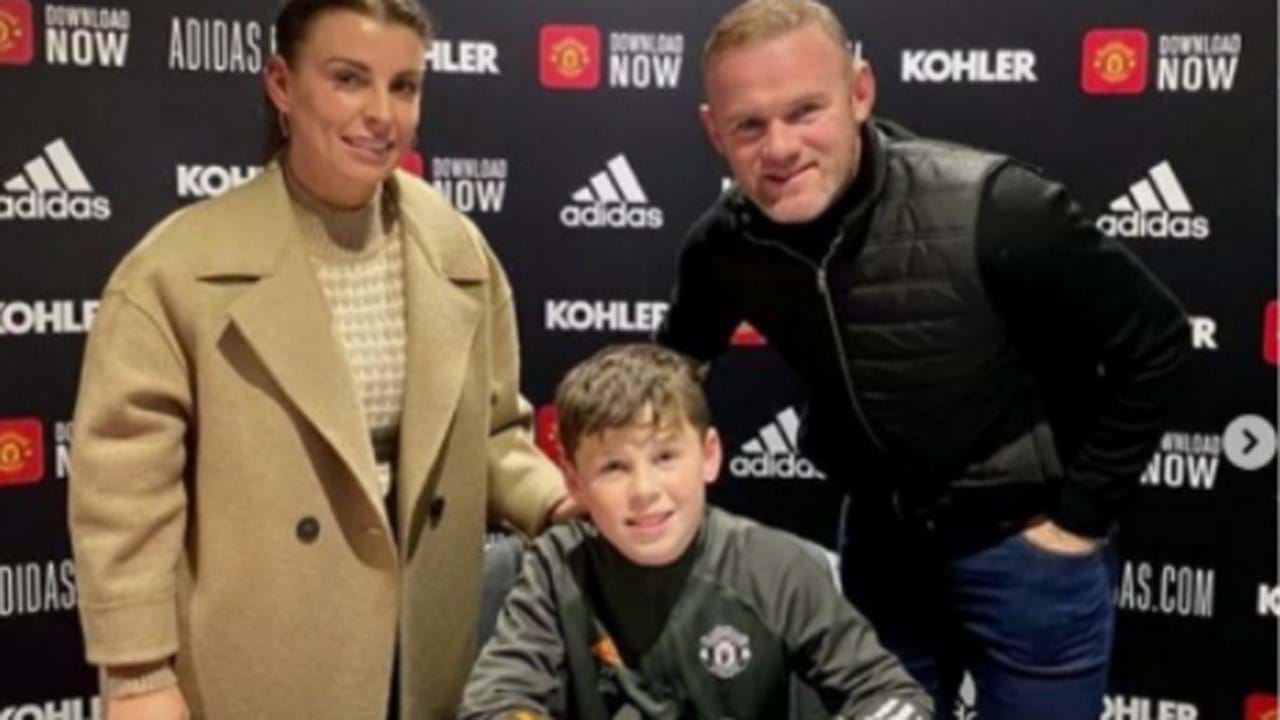 Filho De Rooney Assina Pelo Manchester United Fotogalerias Jornal Record