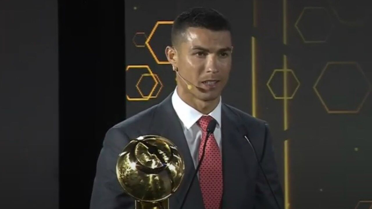 Cristiano Ronaldo recebe prêmio de melhor jogador do século em Dubai, futebol internacional