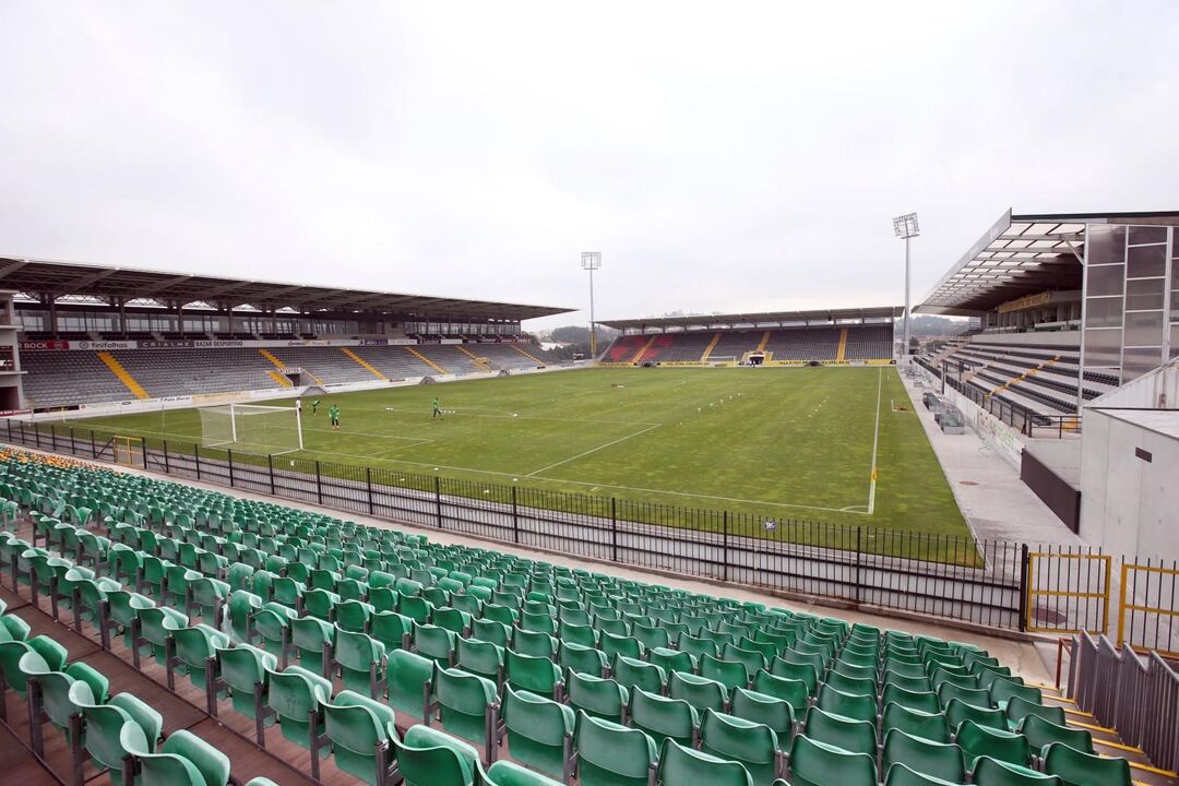 12. Estádio Capital do Móvel (Paços de Ferreira) - 4 jogos, média: 3.67