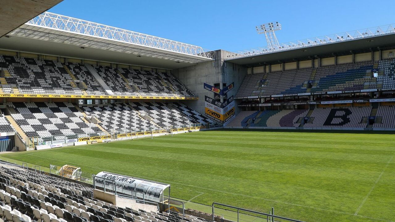 10. Estádio do Bessa XXI (Boavista) - 4 jogos, média: 3,73