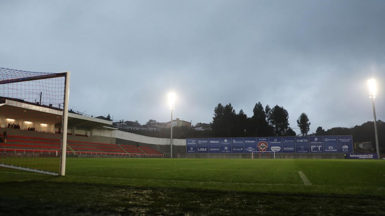 8. Estádio Carlos Osório (Oliveirense) - 5 jogos, média: 3,76