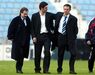 Rui Vitória e José Mourinho trocam impressões antes do FC Porto-Vilafranquense, em 2004.