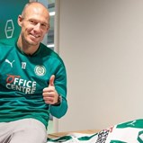 Continua o calvário de Robben: «Tenho mais camisolas assinadas do que minutos»