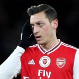Özil atira novo recado ao Arsenal: «A situação é frustrante para todos»