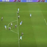 João Cancelo meteu a bola pelo 'buraco da agulha' e Man. City marcou em 'lance de futsal'
