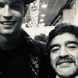 Homenagem de Cristiano Ronaldo a Maradona foi o post com mais 'likes' no Instagram em 2020