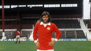 Extremo-direito: George Best