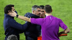 Paulinho Santos suspenso por 15 dias e alvo de multa pesada