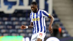 Mbemba não quer travar a marcha 