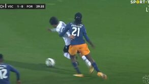 V. Guimarães pediu segundo amarelo para Romário Baró e Conceição tirou o médio logo a seguir