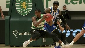 Treinador adjunto do Sporting após o triunfo sobre o FC Porto: «Há muito campeonato ainda»