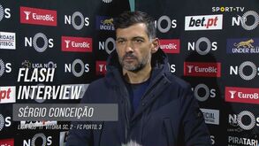 O insólito momento em que apagaram a luz enquanto Sérgio Conceição falava na 'flash interview'