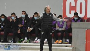 Jorge Jesus: «Respondi a um jornalista. Se é branco, preto, uma senhora ou um cavalheiro...»