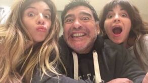 As duras acusações da irmã de Maradona: «Quando é que as filhas o foram ver? Nunca»