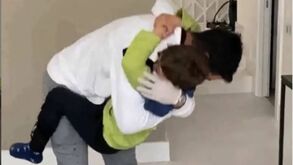 O emocionante reencontro de Suárez com os filhos