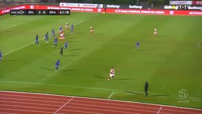 A entrada que valeu o vermelho direto a David Carmo 