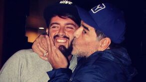 Filho de Maradona e a luta pela herança: «Pediram a exumação do corpo apenas 48 horas depois»