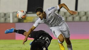 Lucas recusa voltar a treinar no Santos
