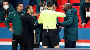 Ministro do Desporto da Roménia pede desculpas por incidente racista em Paris