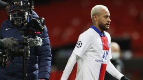 Neymar antes do reinício do jogo PSG-Basaksehir: «Que Deus nos abençoe e nos proteja»