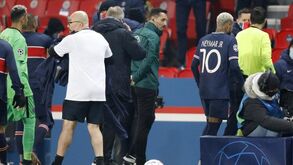 Coltescu anda sempre sobre brasas: As polémicas do quarto árbitro do PSG-Basaksehir