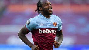 Michail Antonio regressa aos relvados seis meses depois do grave acidente
