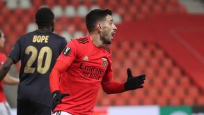 Pizzi repreendeu Nuno Tavares durante o jogo com o Standard Liège 