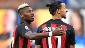 Treinador do Milan: «Às vezes parece que Rafael Leão tem a cabeça nas nuvens»