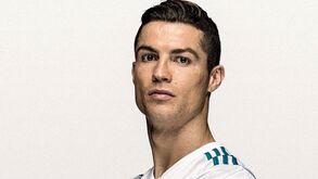 Real Madrid 'celebra' Ronaldo no Dream Team e adeptos fazem apelo: «Tragam-no de volta!»