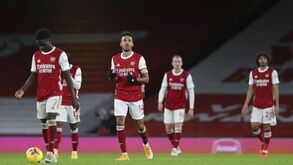 Lenda do Arsenal sugere 'limpeza' no plantel e já aponta nomes