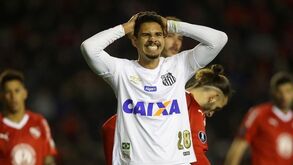 Instalada a confusão entre Santos e Benfica: em que ponto está o dossiê Lucas Veríssimo?