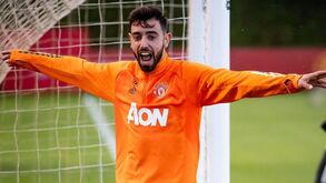 Man. United partilha fotos de Bruno Fernandes e adeptos reagem: «Ponham-no a capitão»