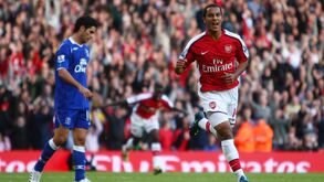 A incrível imagem que junta Arteta a Walcott... doze anos depois!